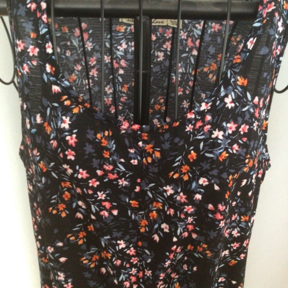 Cute floral print high low top - Picture 2 of 4